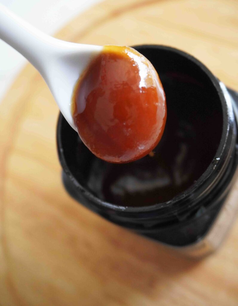 Manuka honet on white spoon edited