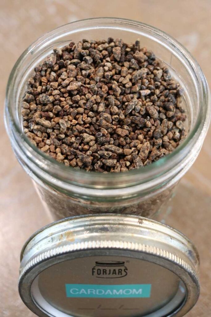 cardamom mason jar and lid